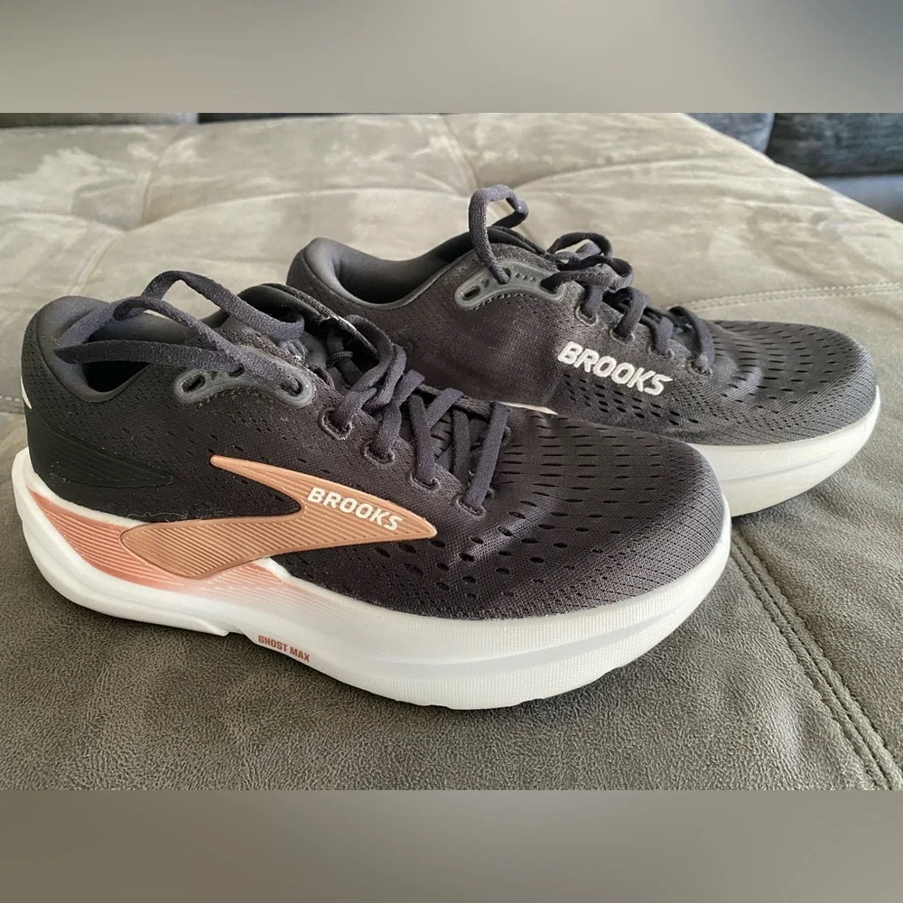Brooks Ghost Max 3 women’s black and peach shoe 6.5 W - Picture 11 of 12